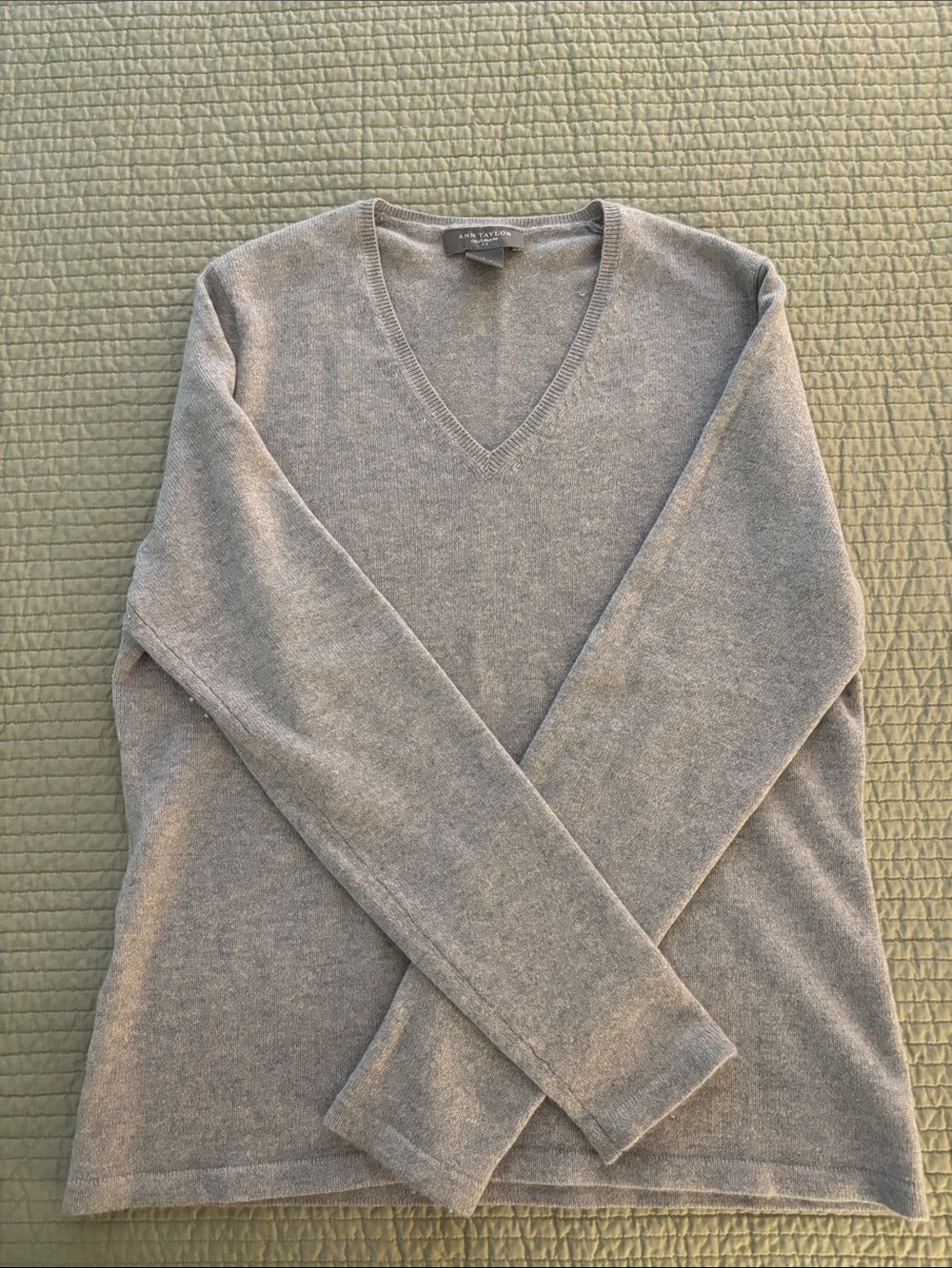 Ann Taylor Cashmere Light Gray V-Neck Women's Sweater
